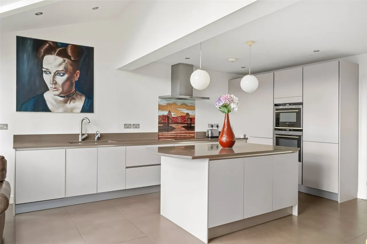 Kingsmead Close, Teddington, TW11 9EP, photo 4
