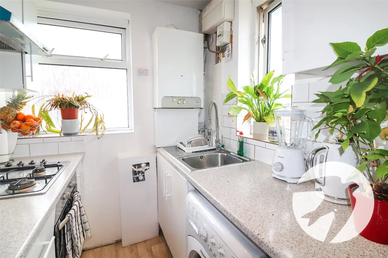 Camrose Avenue, Northumberland Heath, DA8, photo 4