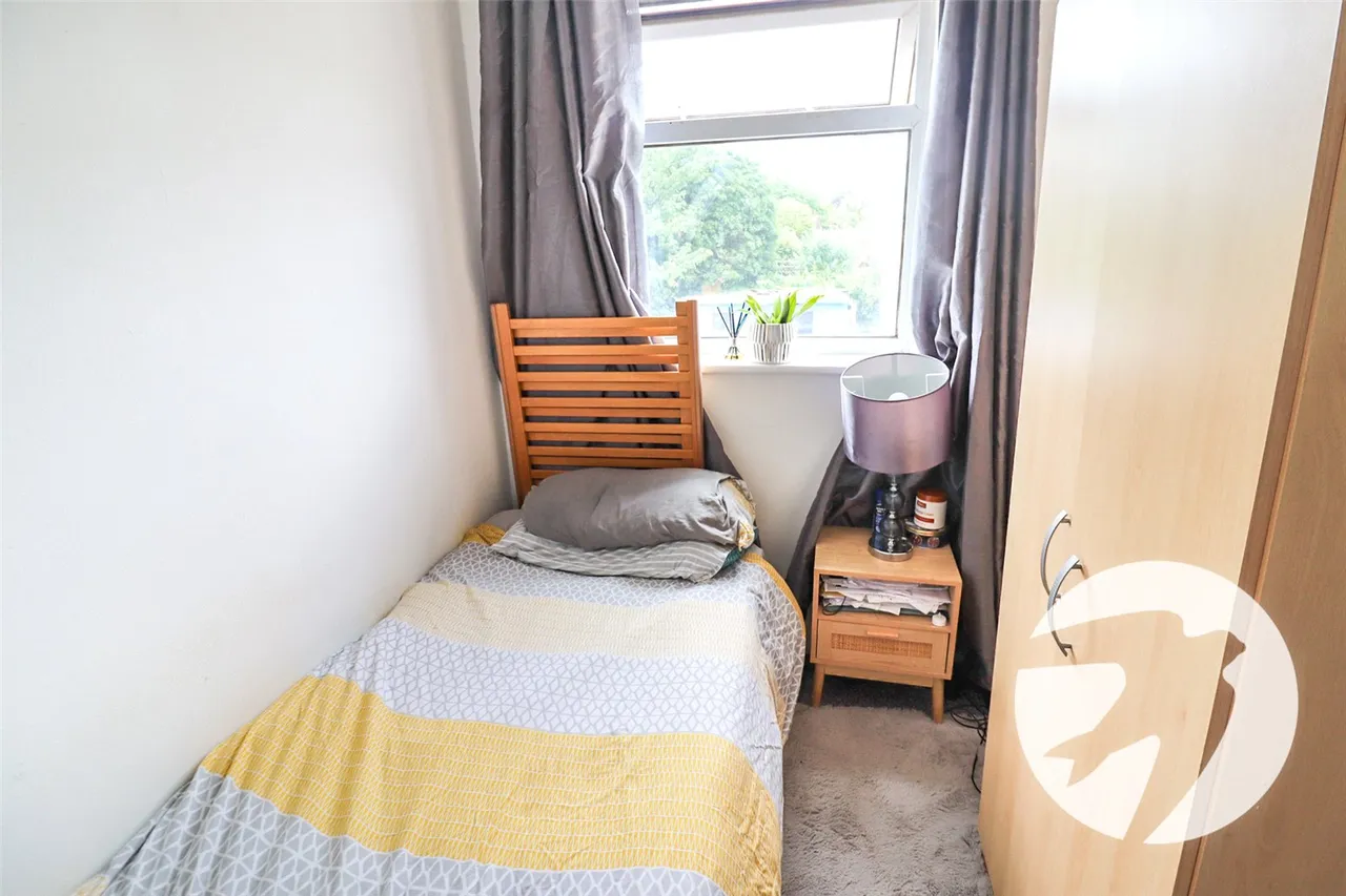 Camrose Avenue, Northumberland Heath, DA8, photo 10