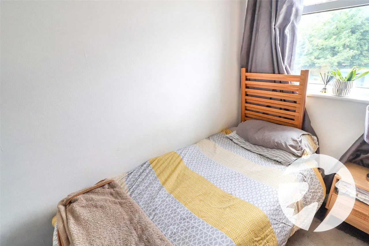 Camrose Avenue, Northumberland Heath, DA8, photo 9