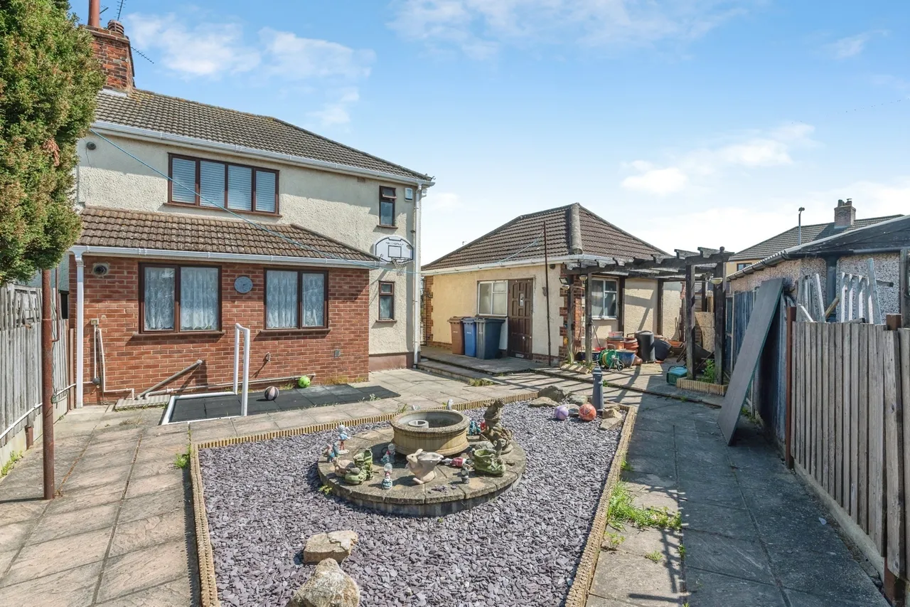 Handel Crescent, Tilbury, Essex, RM18, photo 4