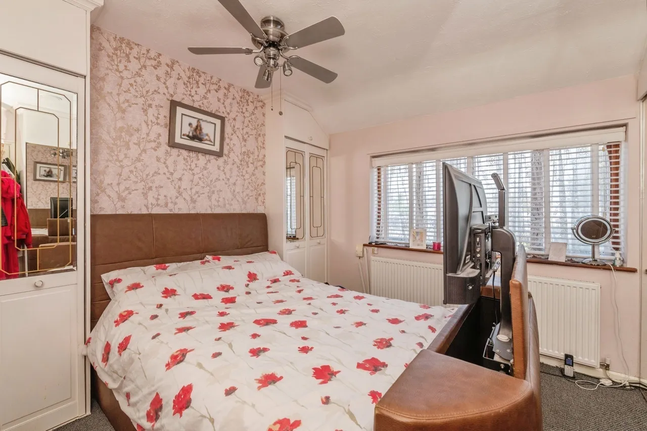 Handel Crescent, Tilbury, Essex, RM18, photo 12