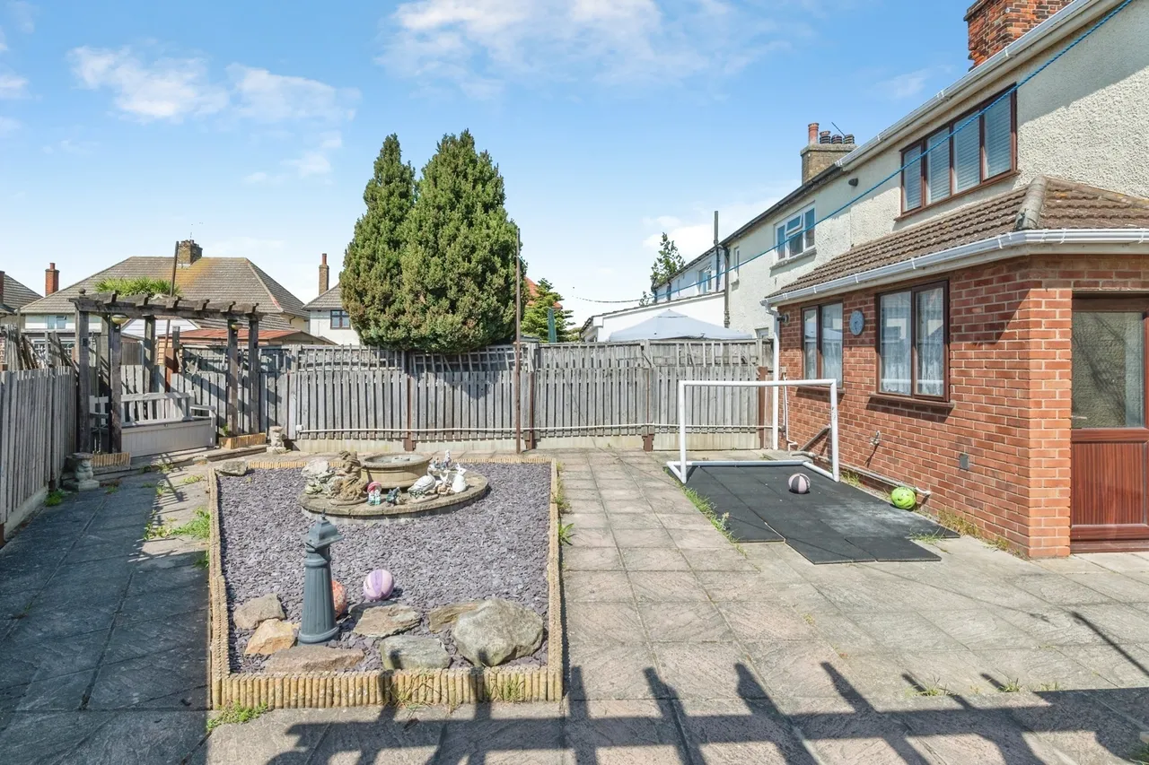 Handel Crescent, Tilbury, Essex, RM18, photo 16