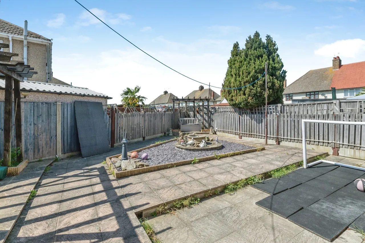 Handel Crescent, Tilbury, Essex, RM18, photo 17