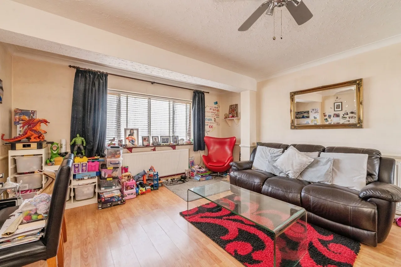 Handel Crescent, Tilbury, Essex, RM18, photo 7
