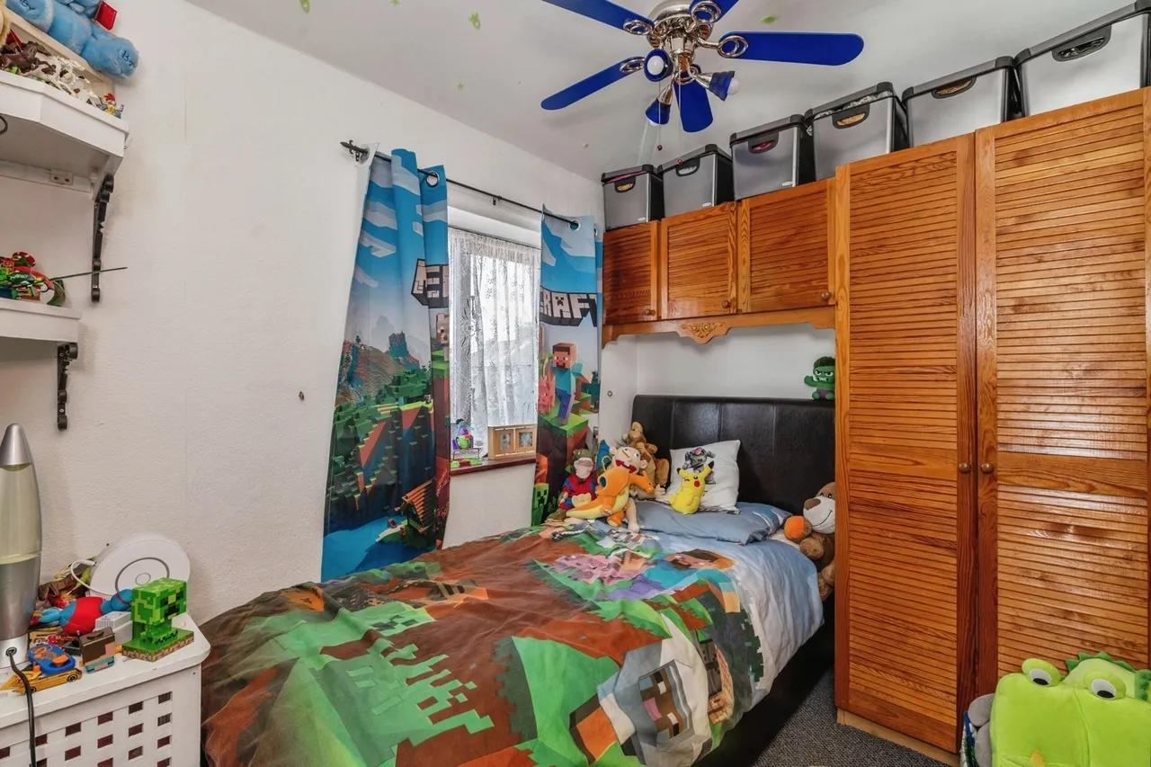 Handel Crescent, Tilbury, Essex, RM18, photo 15
