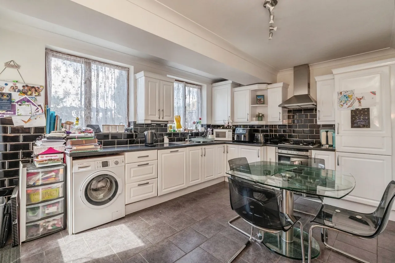 Handel Crescent, Tilbury, Essex, RM18, photo 3