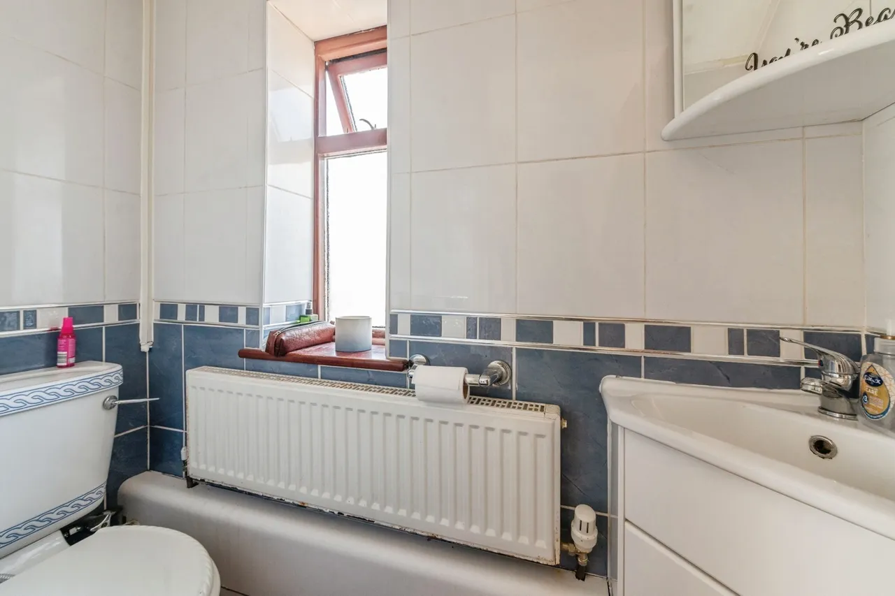 Handel Crescent, Tilbury, Essex, RM18, photo 11