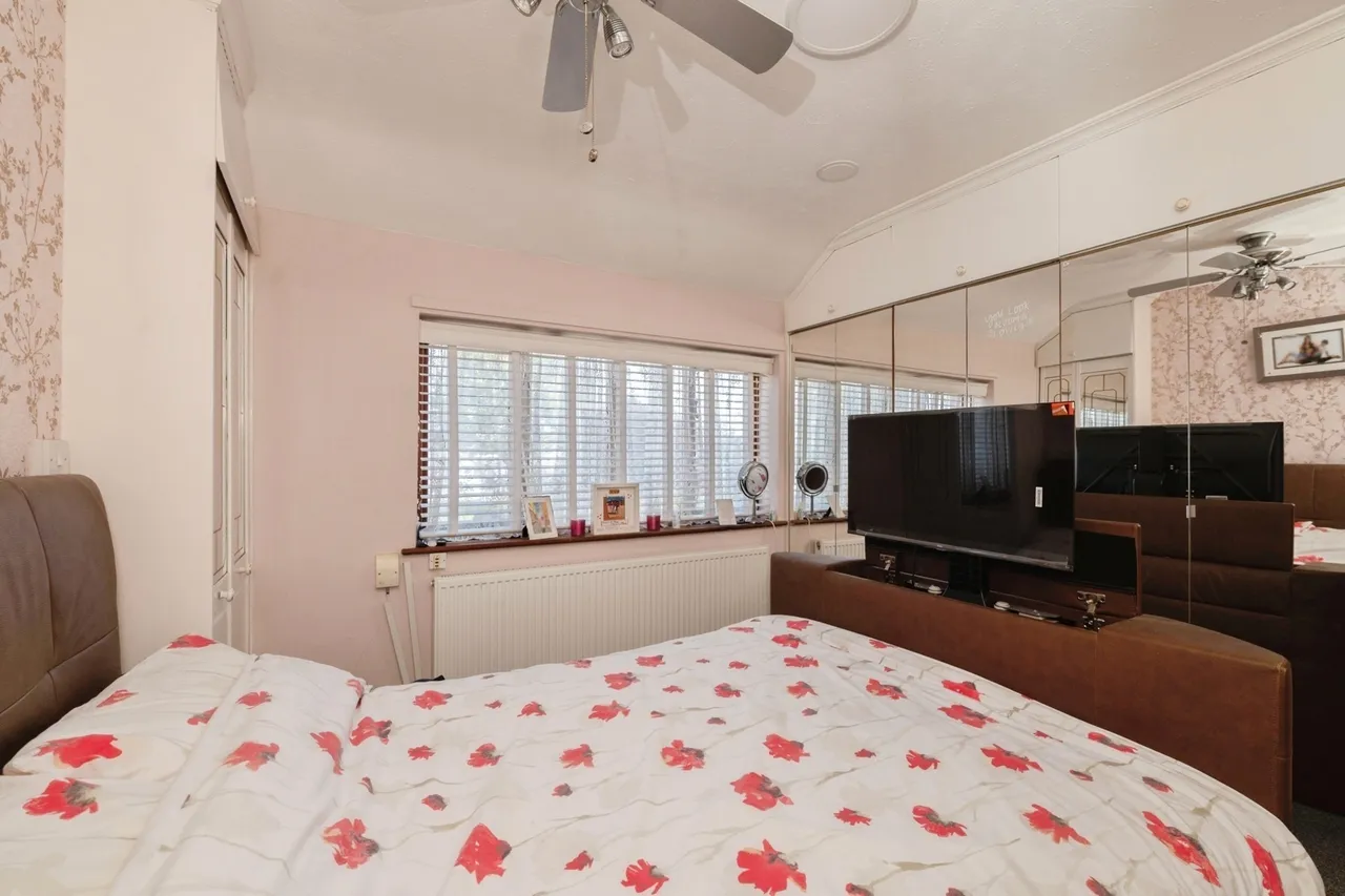 Handel Crescent, Tilbury, Essex, RM18, photo 13
