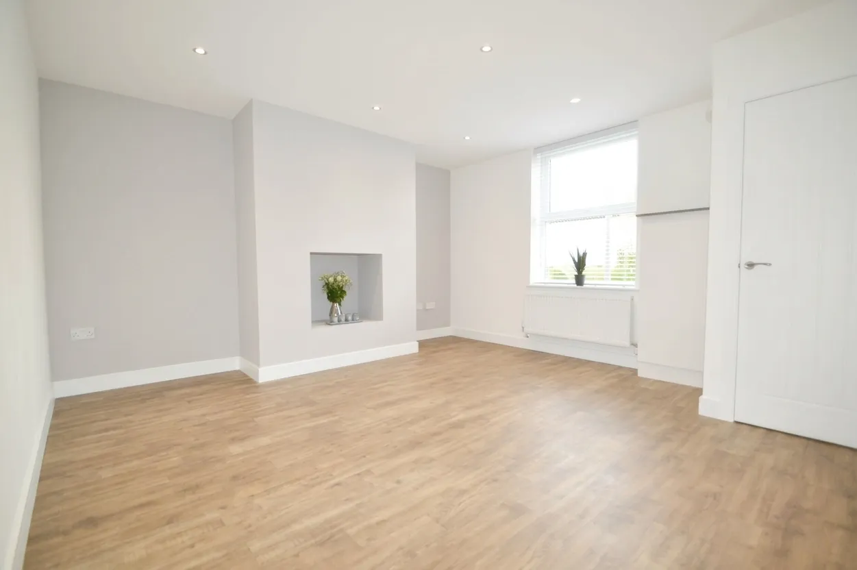 Hollins Lane, Bury, BL9, photo 3