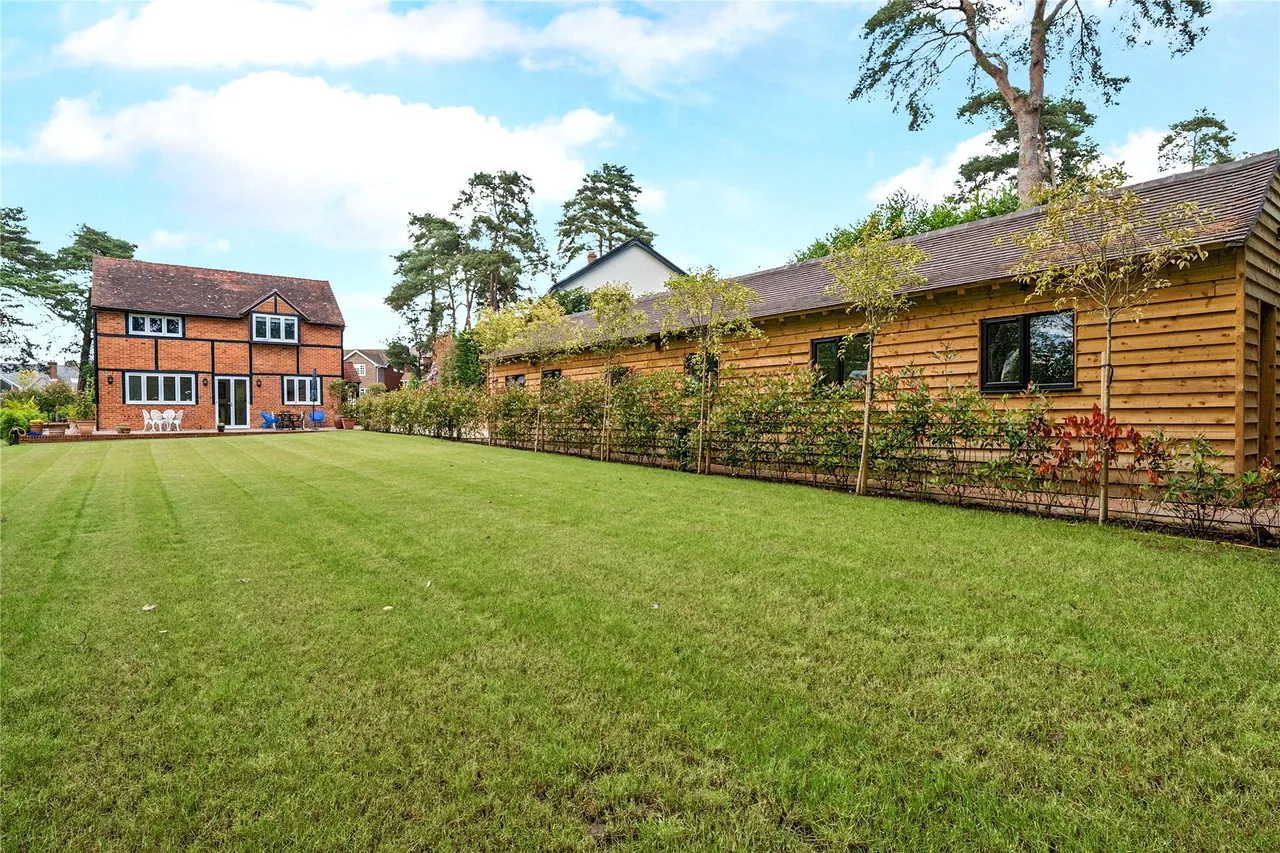 The Ridgeway, Lightwater, GU18, photo 20