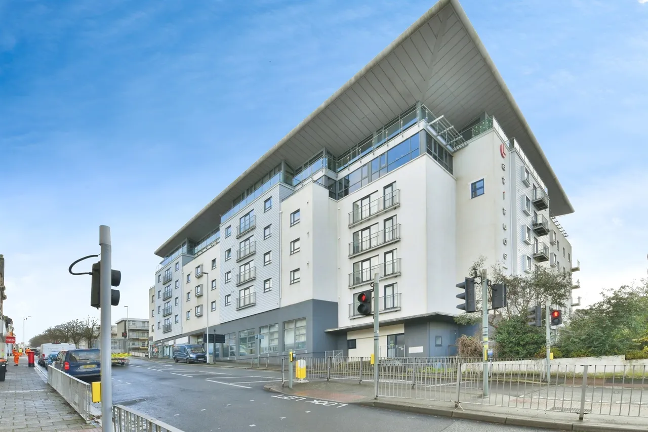 2 bed flat for sale — Albert Road, Plymouth