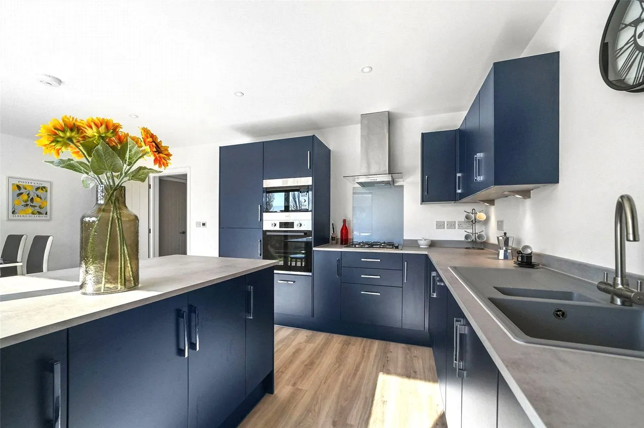 Crossways Gardens, Little Clacton, CO16, photo 2