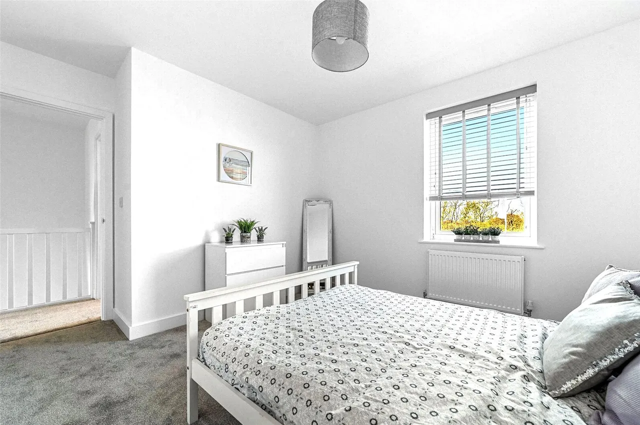 Crossways Gardens, Little Clacton, CO16, photo 9