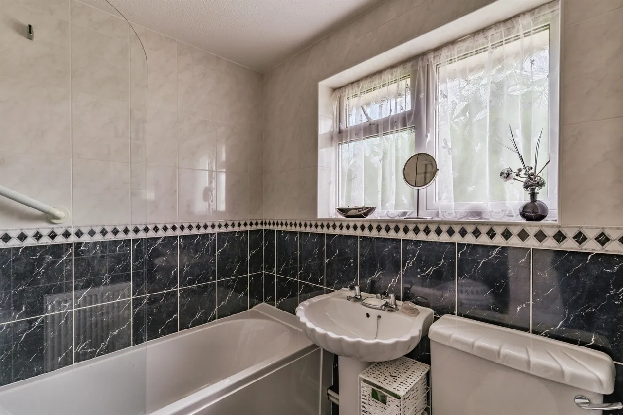 Vale Close, Seaford, BN25, photo 9
