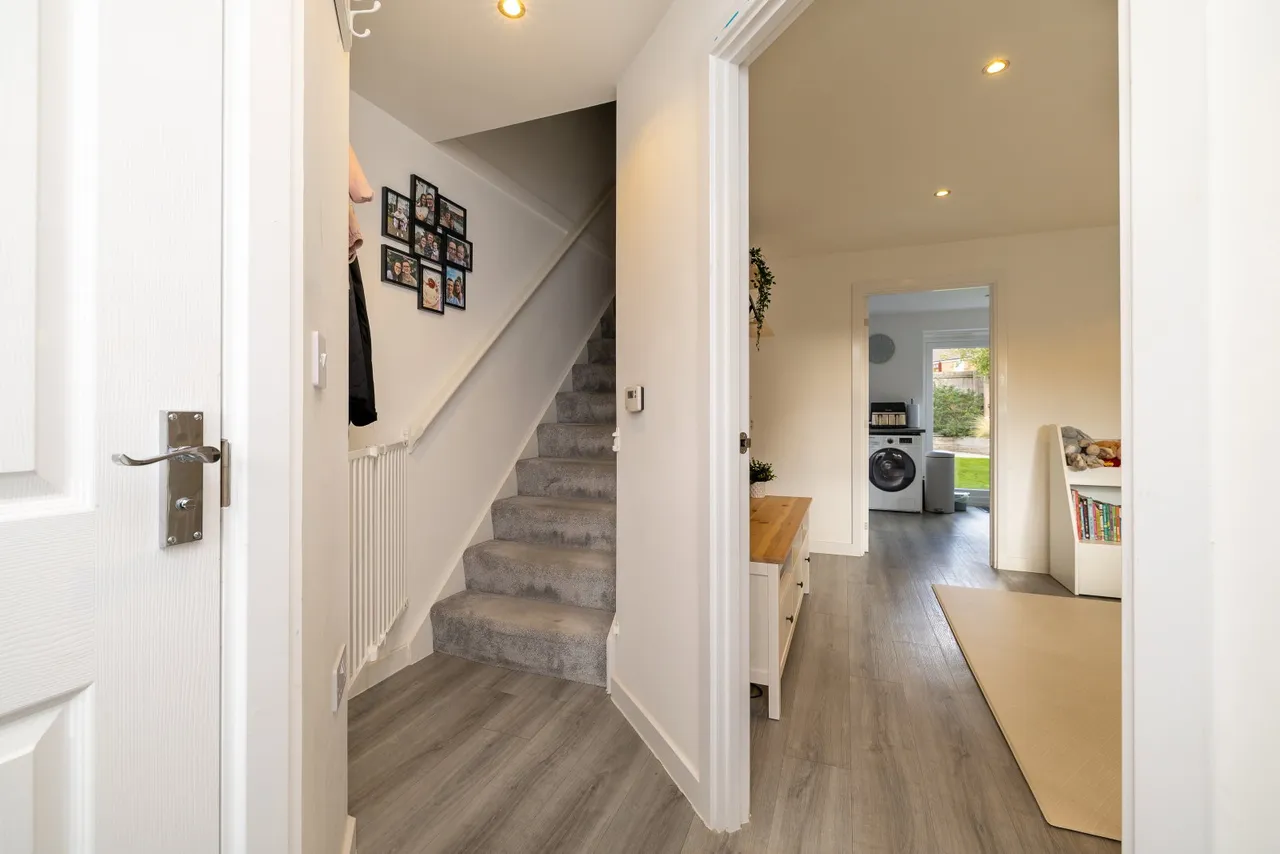 Lancaster Way, Whitnash, CV31, photo 3