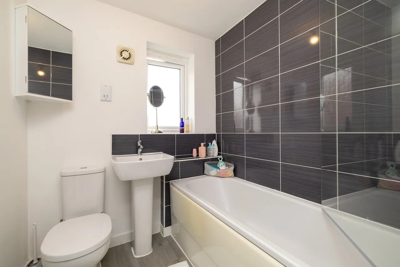 Lancaster Way, Whitnash, CV31, photo 16