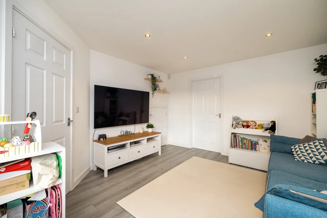 Lancaster Way, Whitnash, CV31, photo 5