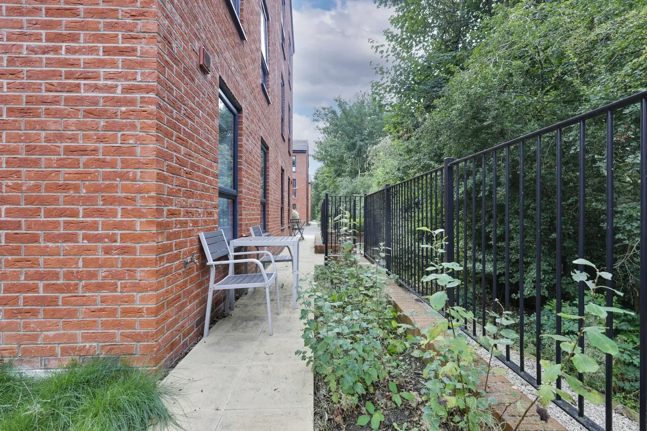 Copper Beech Court, Leeds, LS16, photo 21