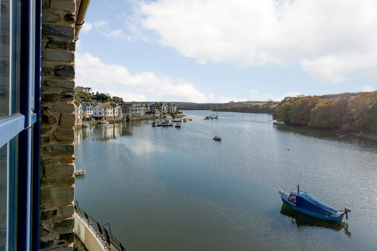 Crabshell Quay, Embankment Road, Kingsbridge, Devon, TQ7 1JX, photo 2
