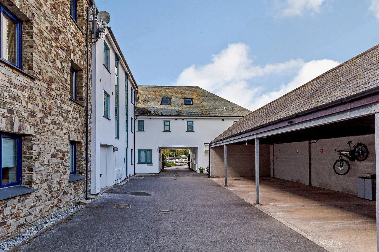 Crabshell Quay, Embankment Road, Kingsbridge, Devon, TQ7 1JX, photo 5