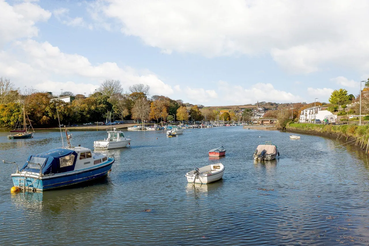 Crabshell Quay, Embankment Road, Kingsbridge, Devon, TQ7 1JX, photo 4