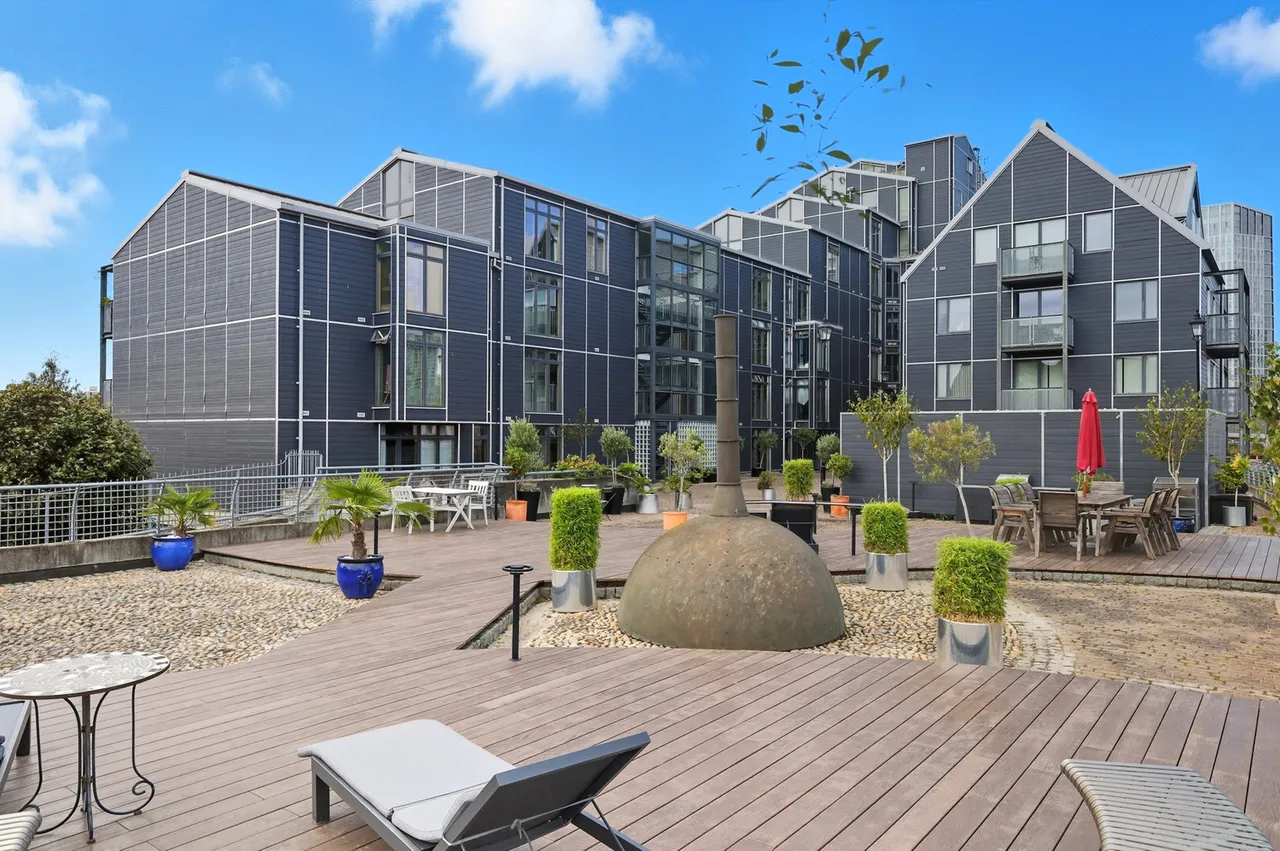 2 bed flat for sale, Island House, London, E3