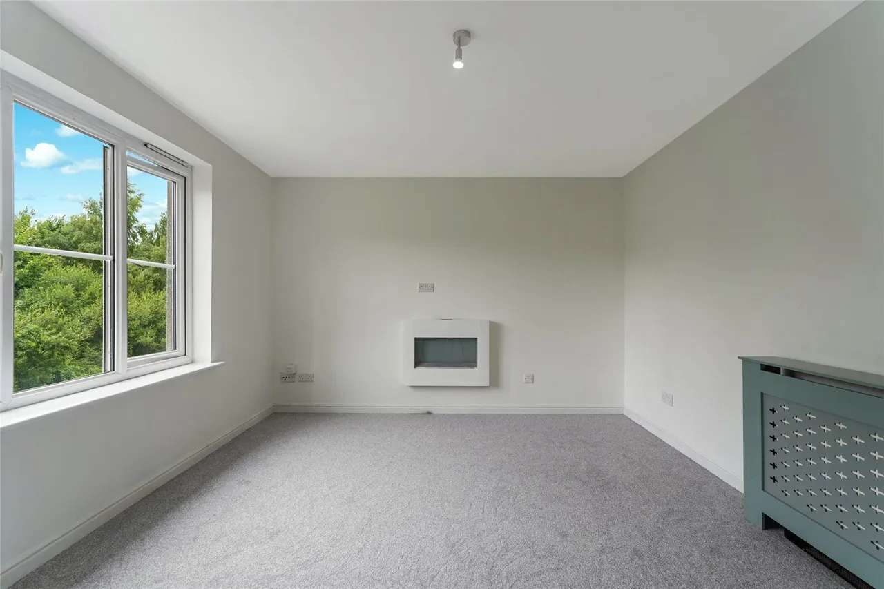 Queens Crescent, LIVINGSTON, West Lothian, EH54, photo 9