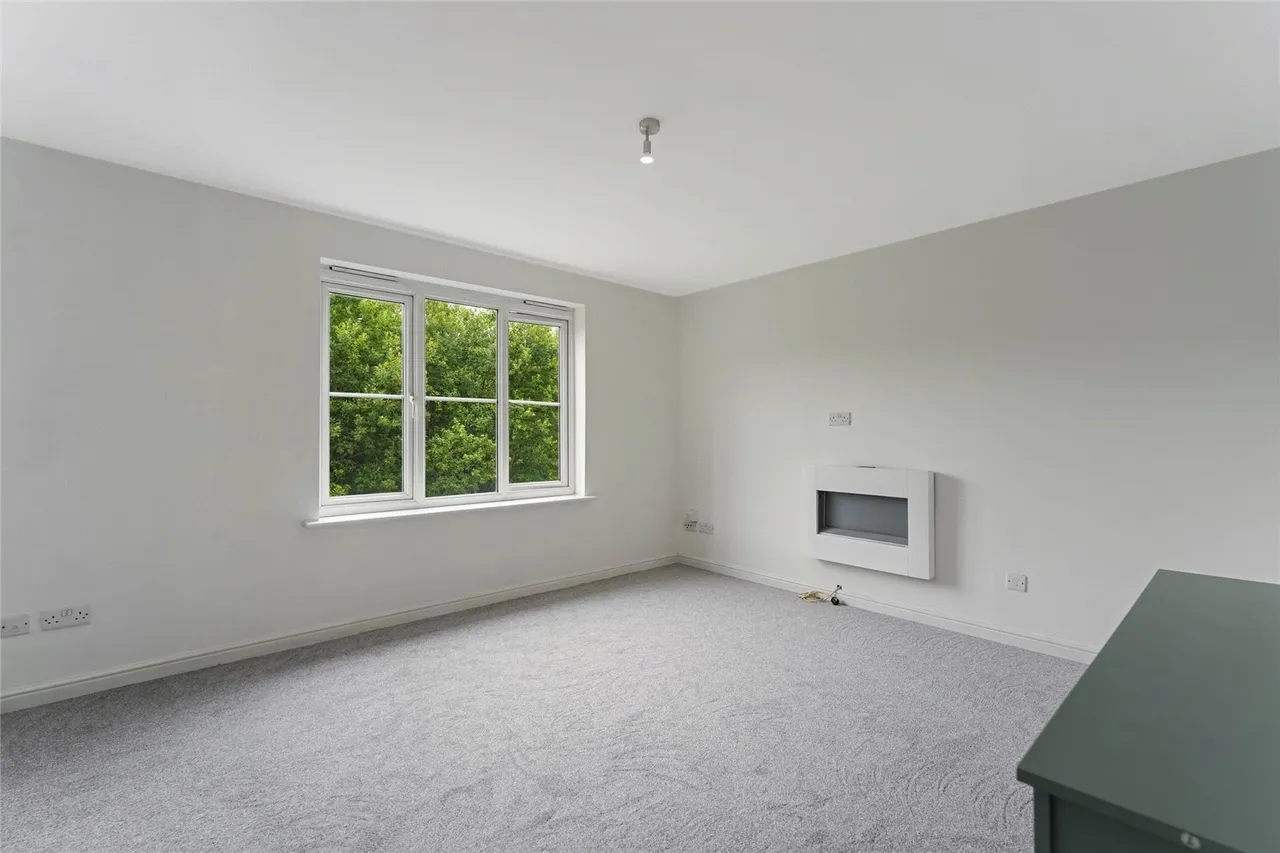 Queens Crescent, LIVINGSTON, West Lothian, EH54, photo 3