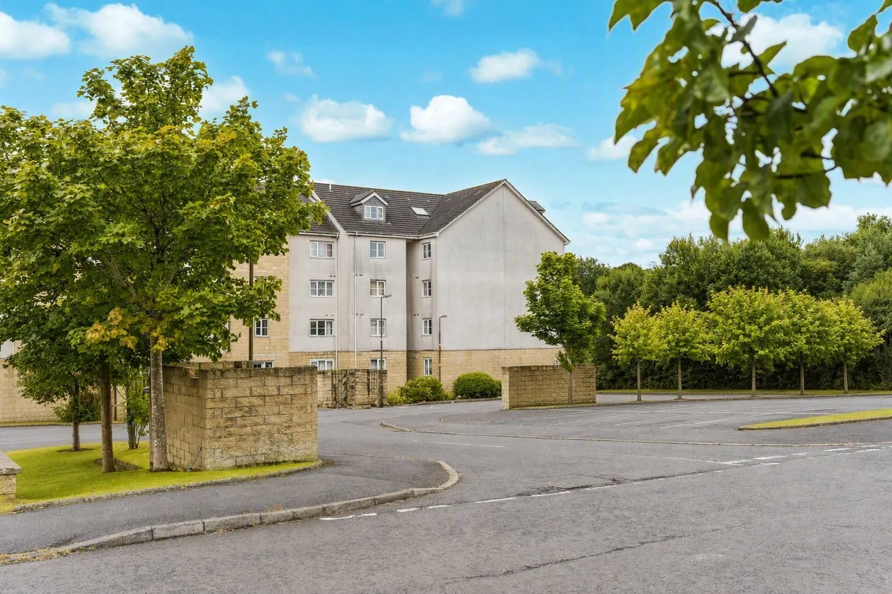 1 bed flat for sale — Queens Crescent, LIVINGSTON, West Lothian, EH54