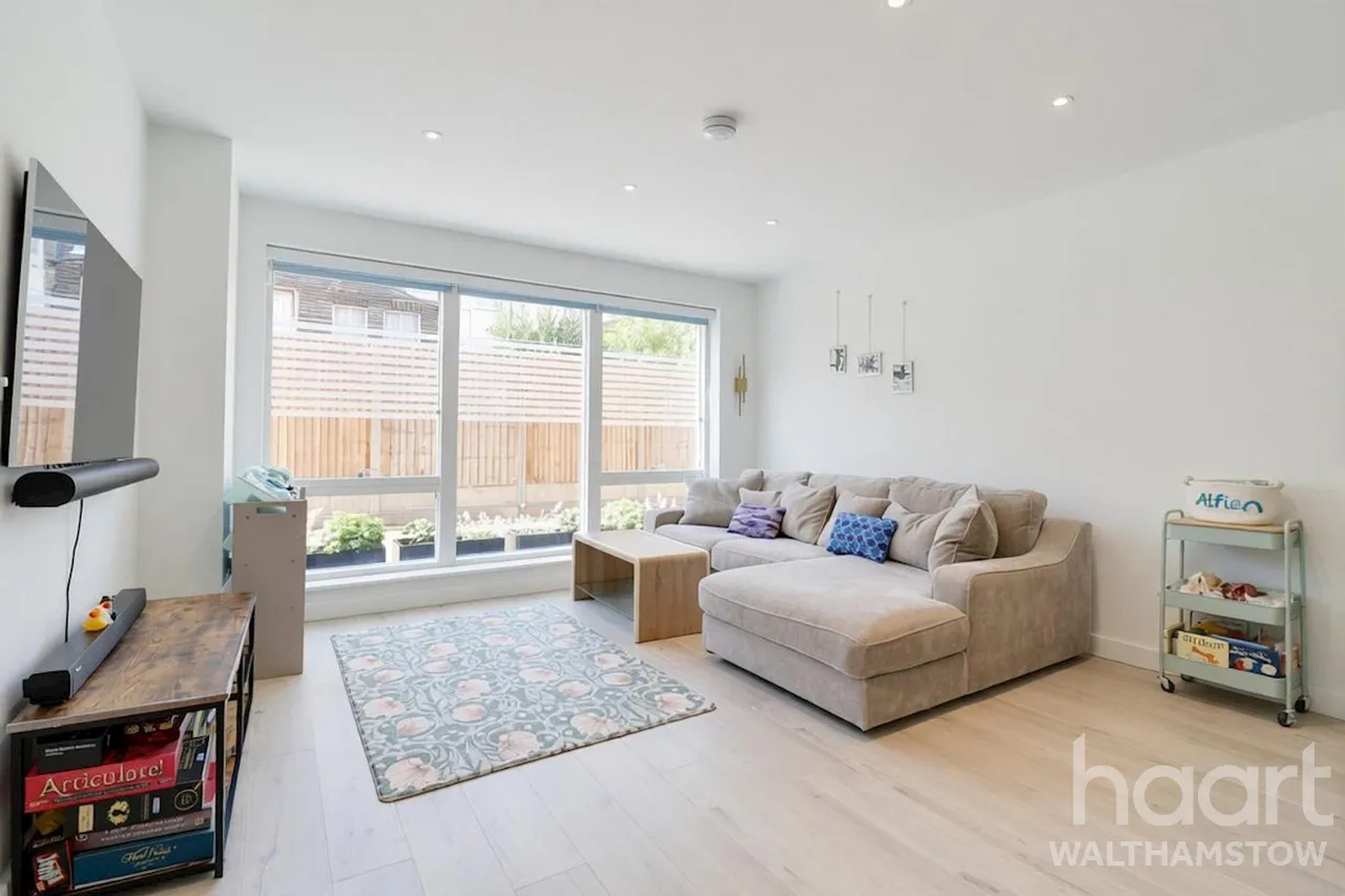 3 bed house for sale, Picture House Mews, Walthamstow, E17