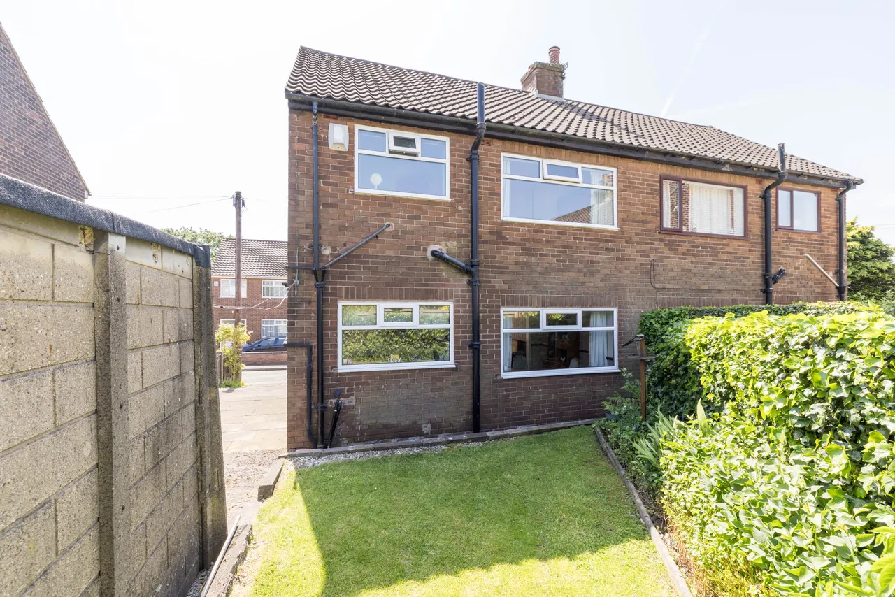 Stroud Close, Whelley, WN2, photo 4