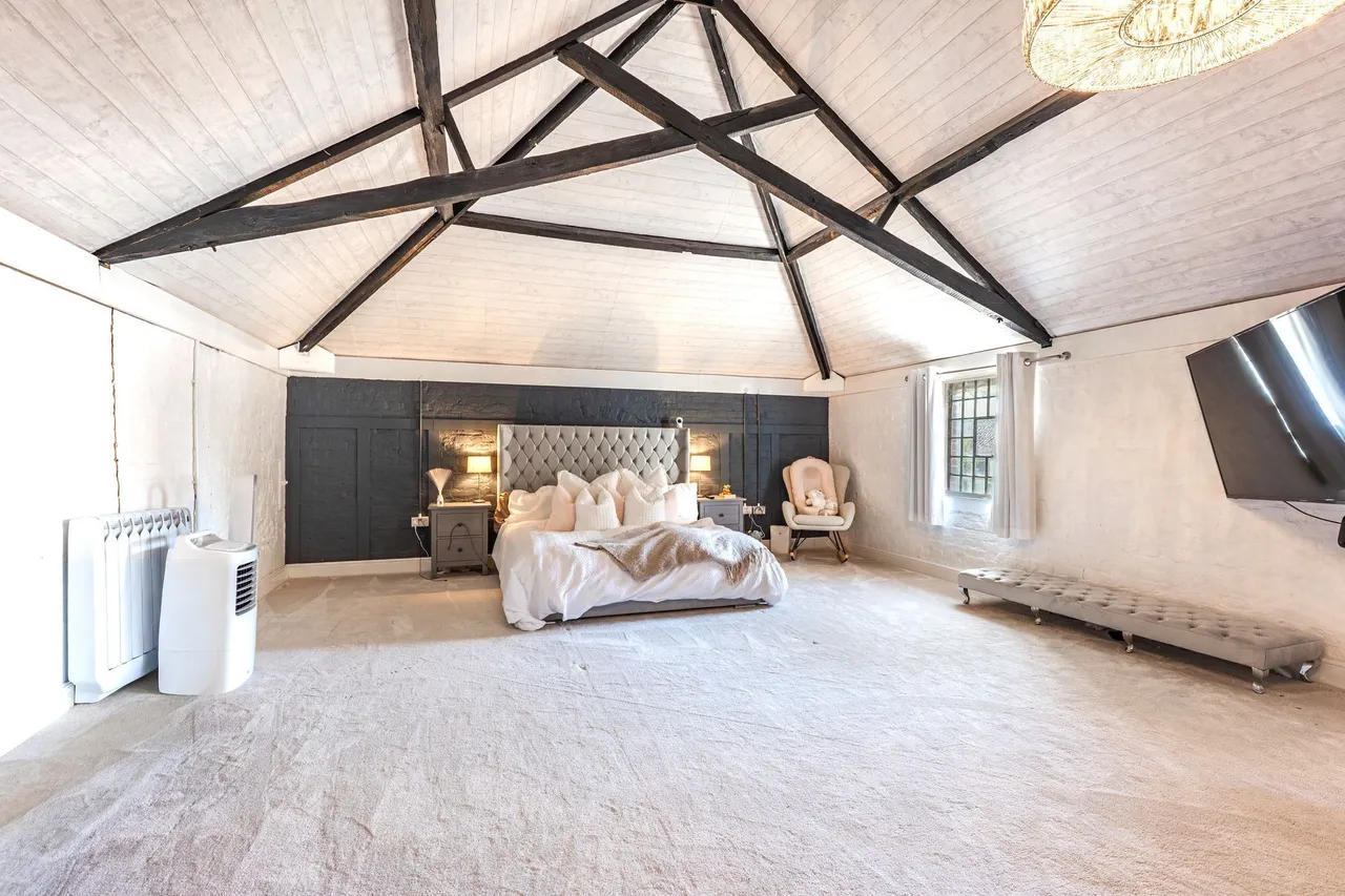 Richly Historic Grade II Listed Famil, photo 8