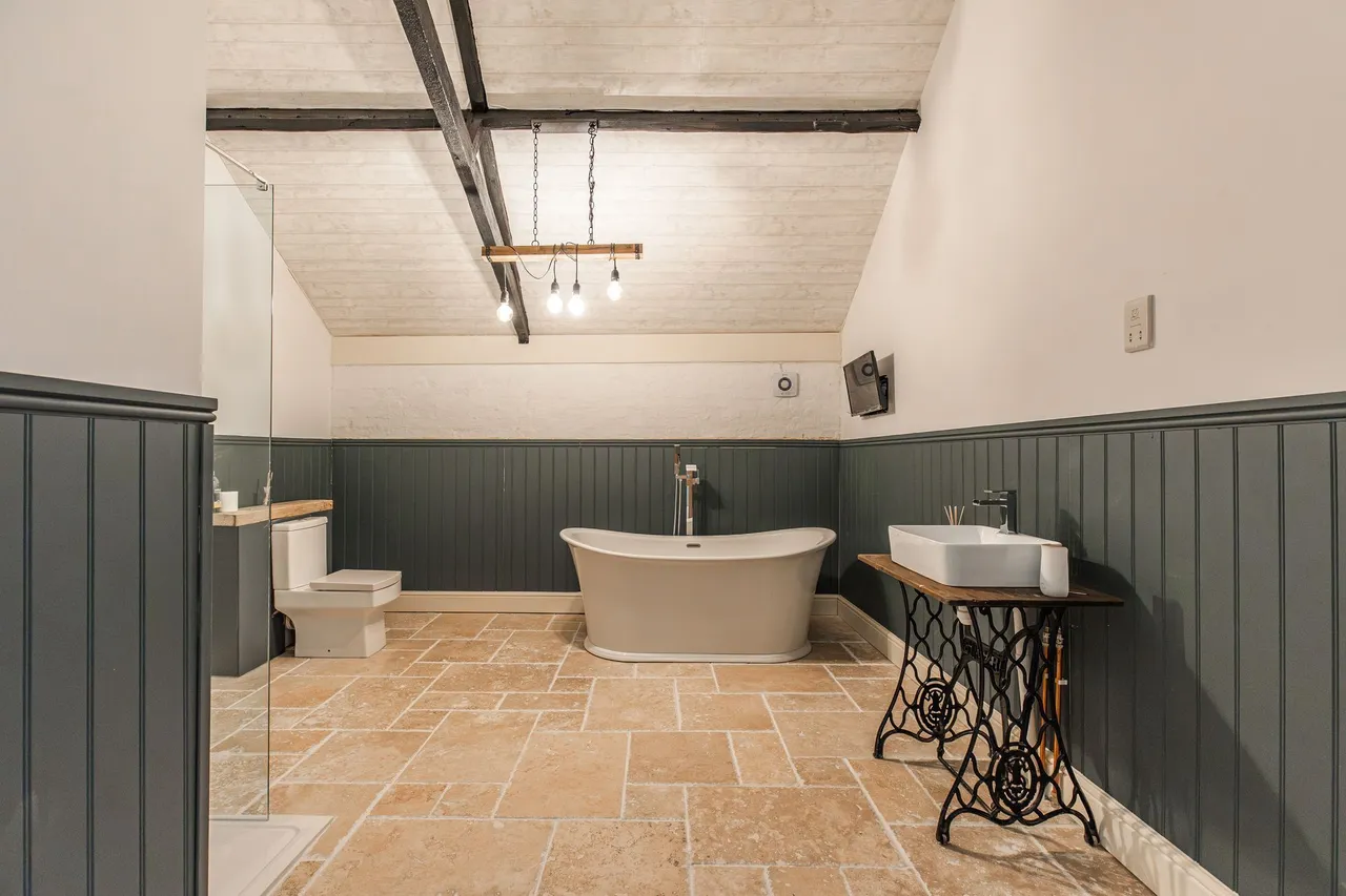 Richly Historic Grade II Listed Famil, photo 9