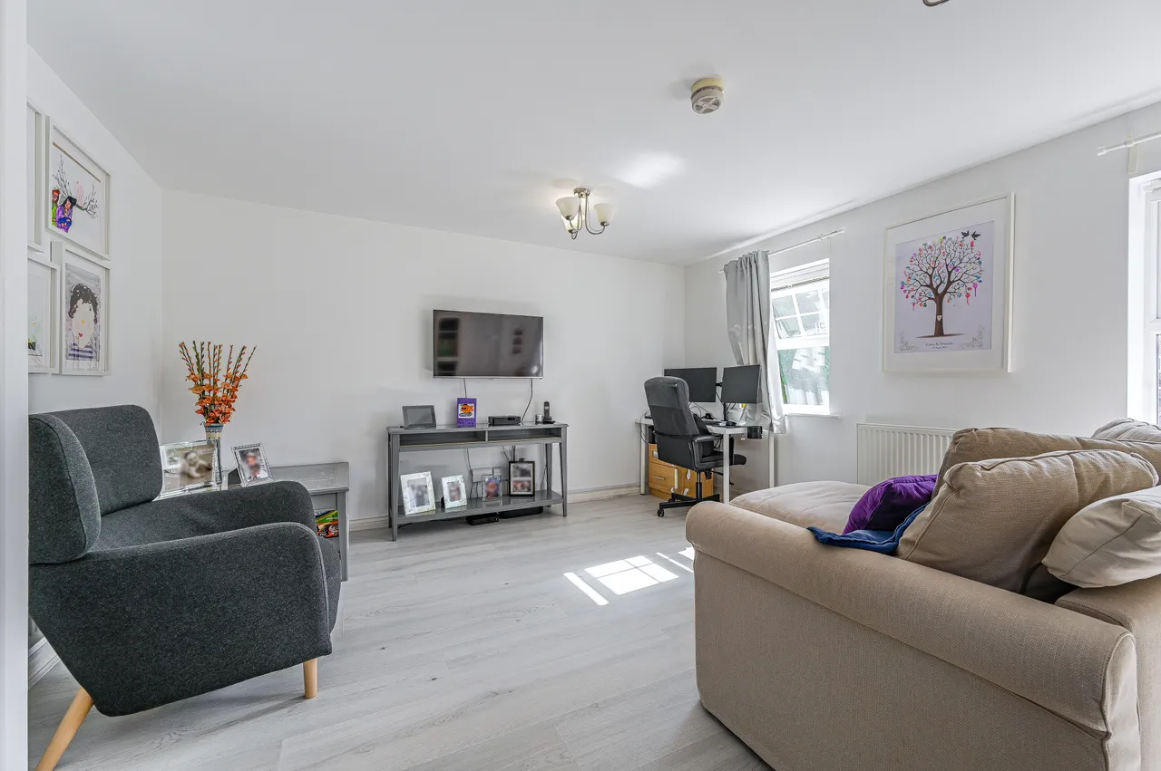 2 Hawksmoor Grove, Bromley, photo 3