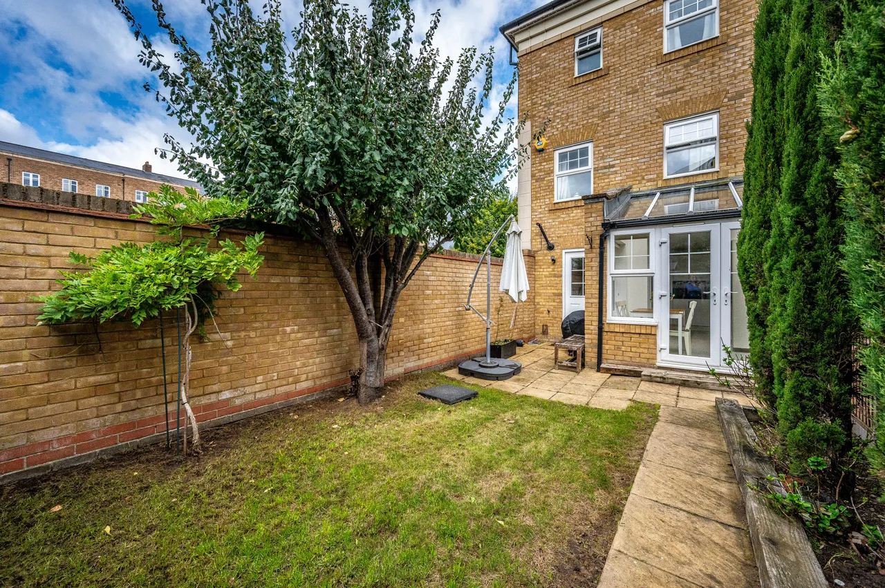 2 Hawksmoor Grove, Bromley, photo 11