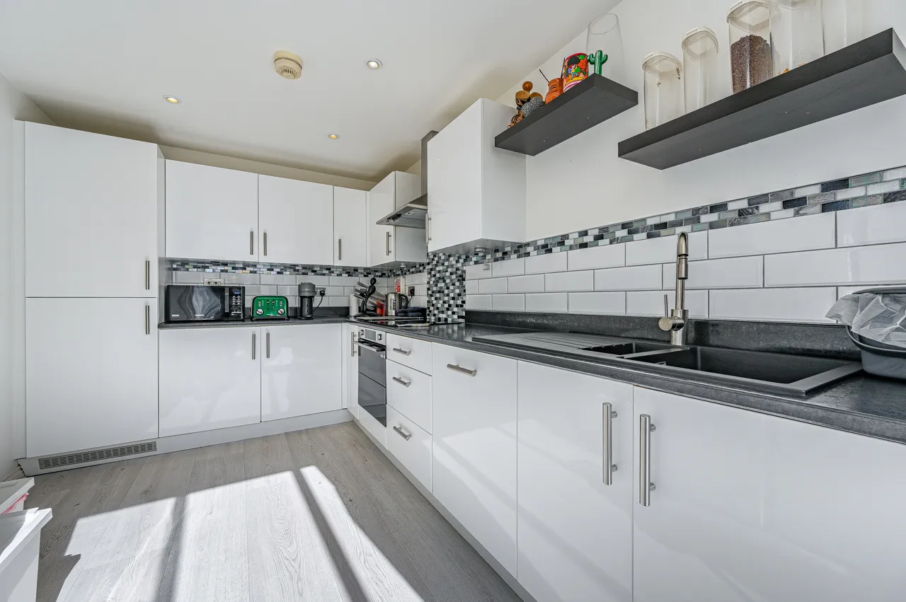 2 Hawksmoor Grove, Bromley, photo 4
