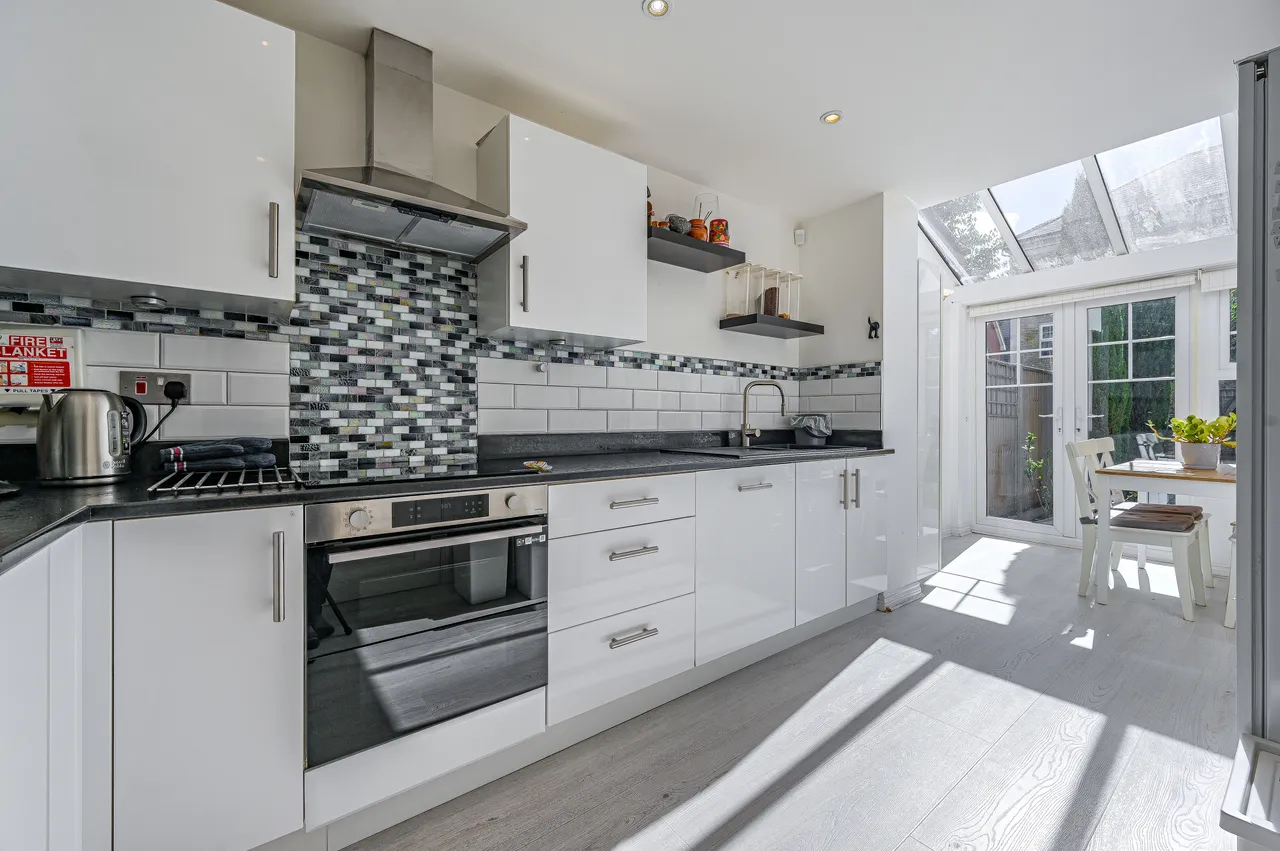 2 Hawksmoor Grove, Bromley, photo 2