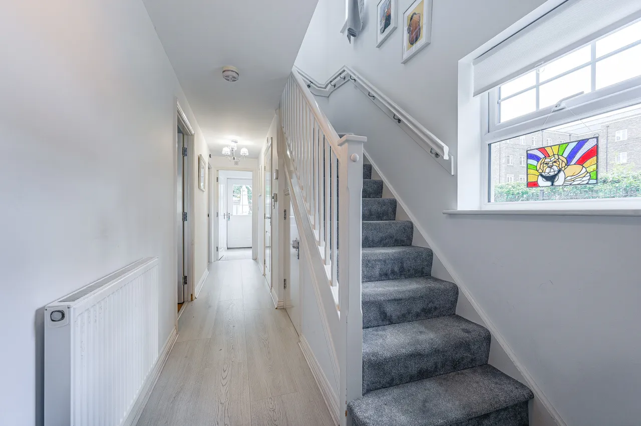 2 Hawksmoor Grove, Bromley, photo 12