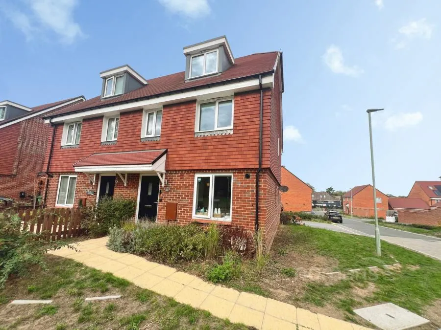 4 bed house for sale, Barron Road, Tongham, GU10