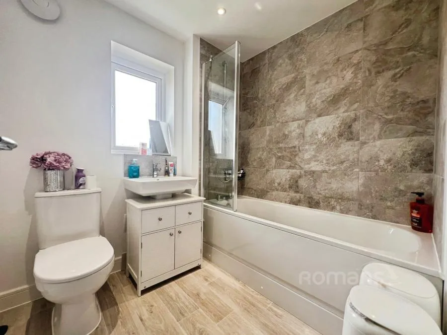 Barron Road, Tongham, GU10, photo 10