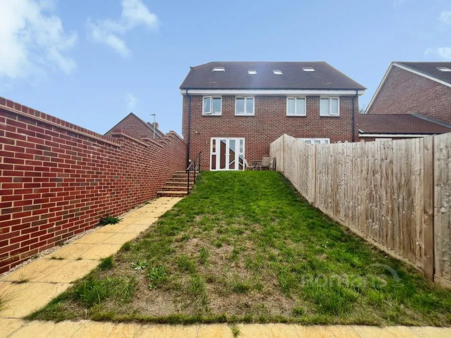 Barron Road, Tongham, GU10, photo 11