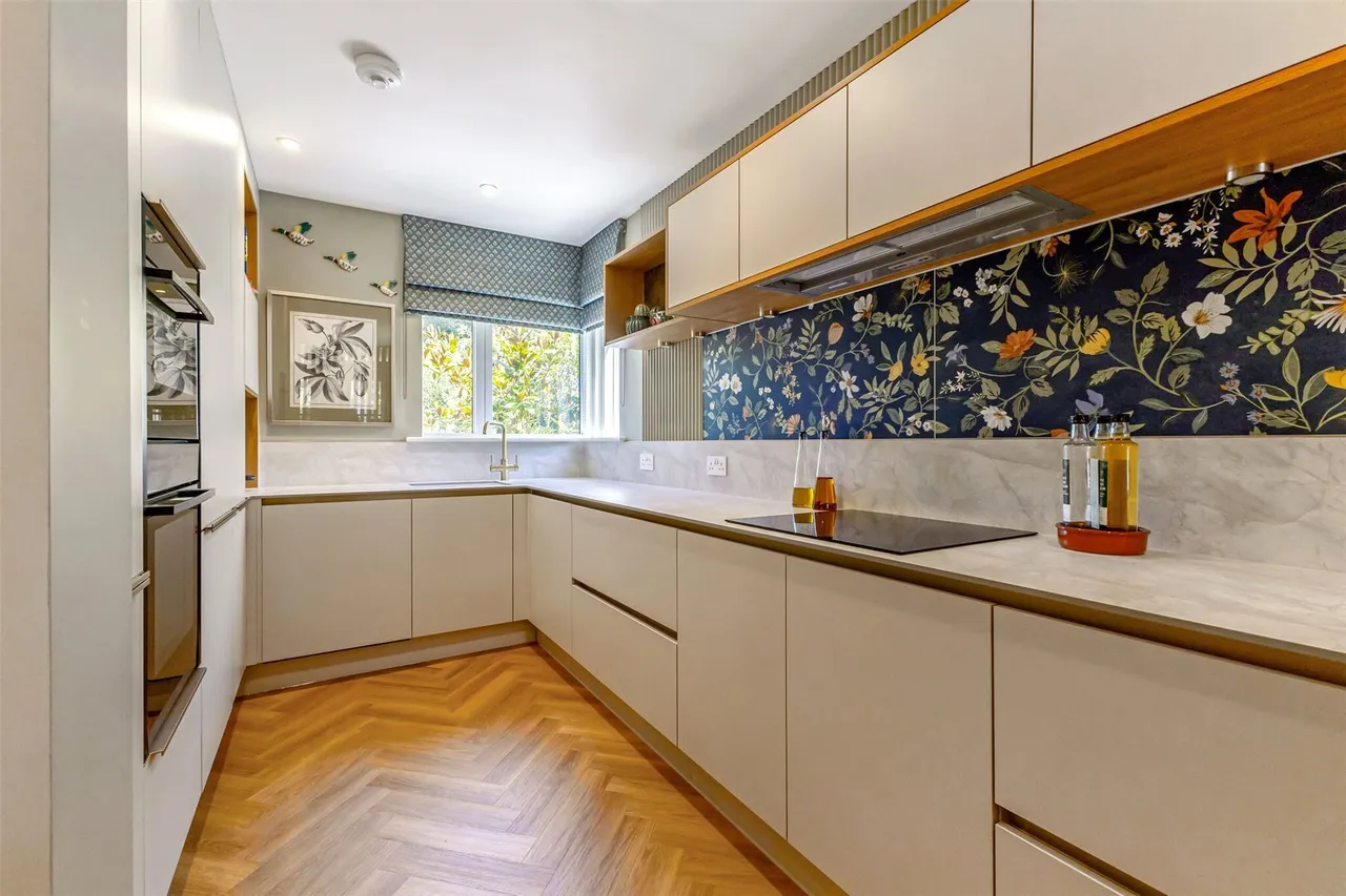 Queen Katherine Road, Lymington, SO41, photo 3