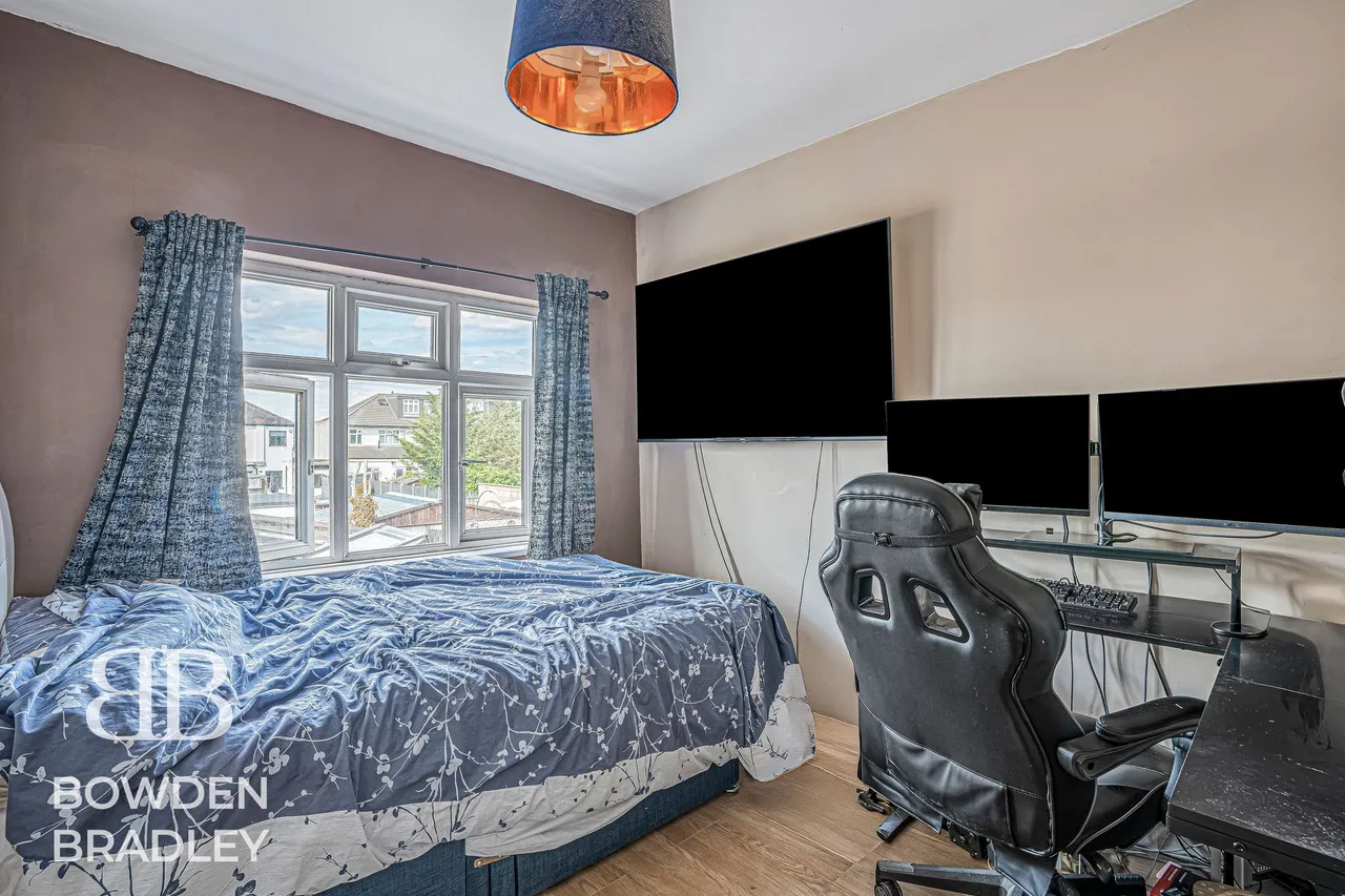 Stradbroke Grove, Clayhall, IG5, photo 12