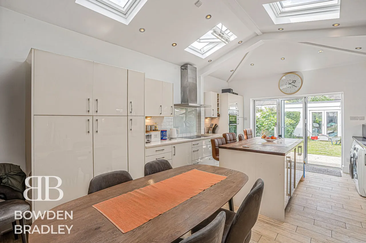 Stradbroke Grove, Clayhall, IG5, photo 9
