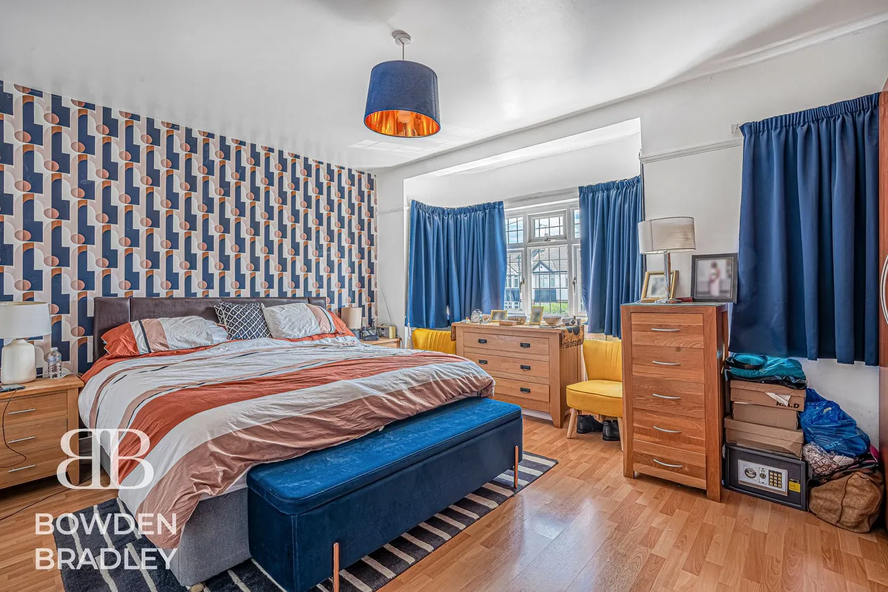 Stradbroke Grove, Clayhall, IG5, photo 11