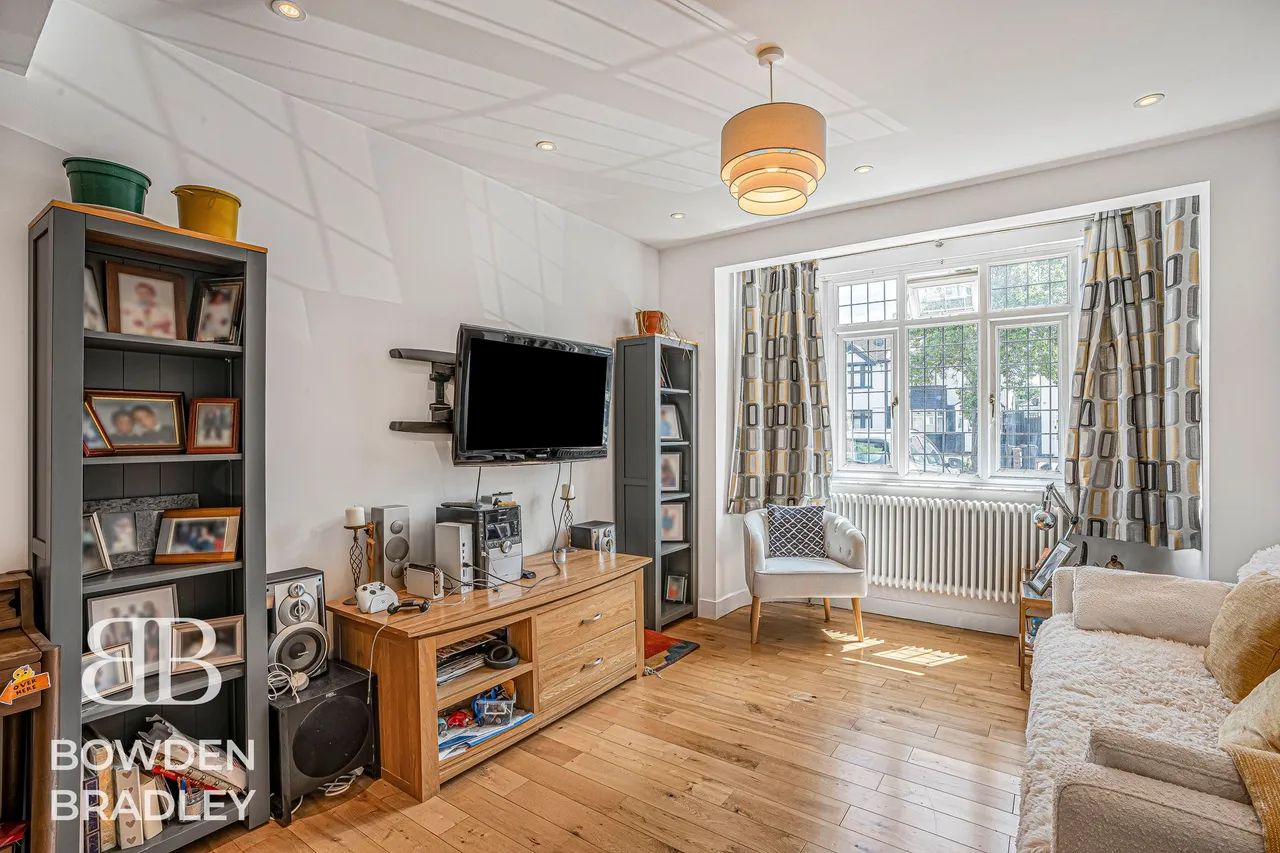 Stradbroke Grove, Clayhall, IG5, photo 6