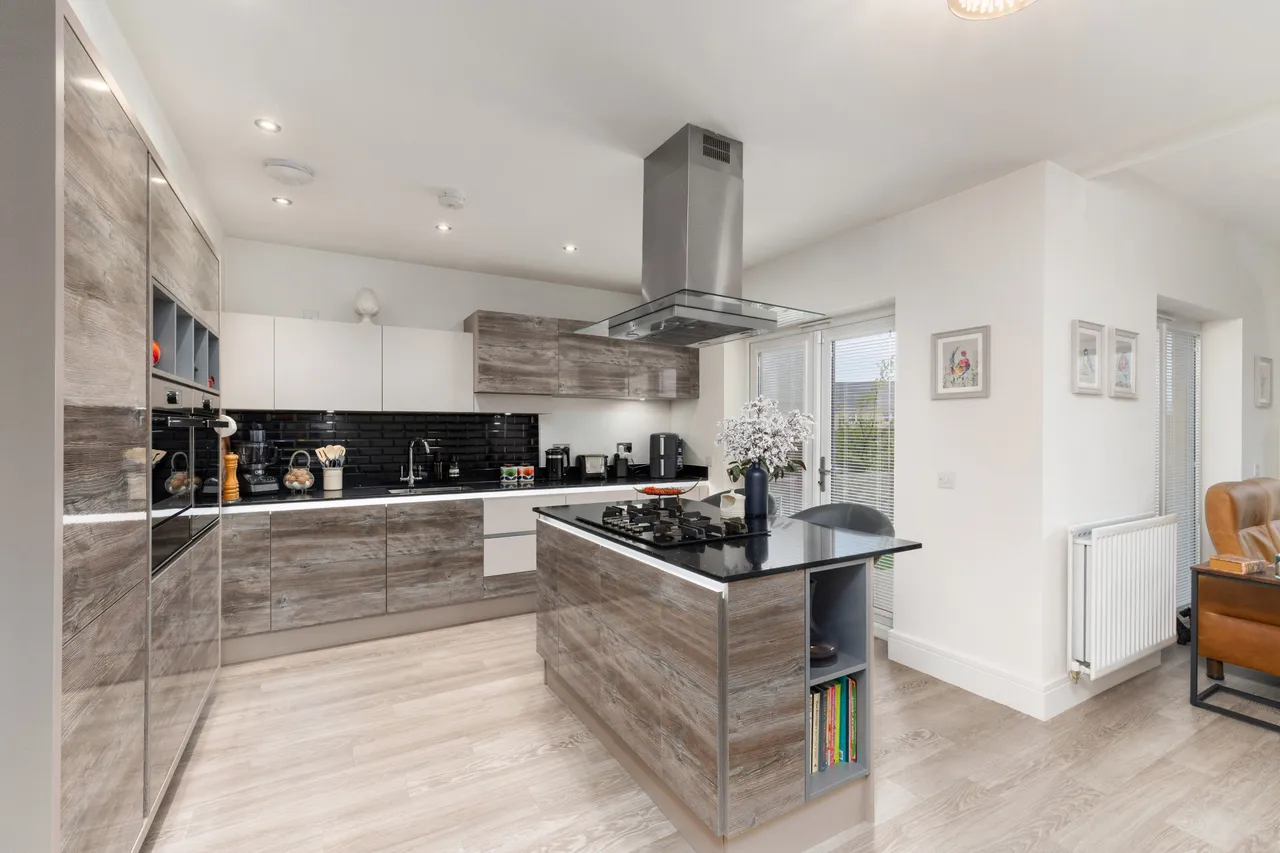 Shiel Hall Crescent, Rosewell, EH24, photo 2