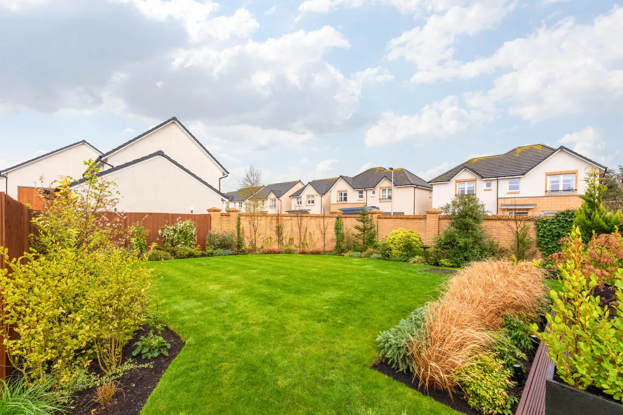 Shiel Hall Crescent, Rosewell, EH24, photo 35