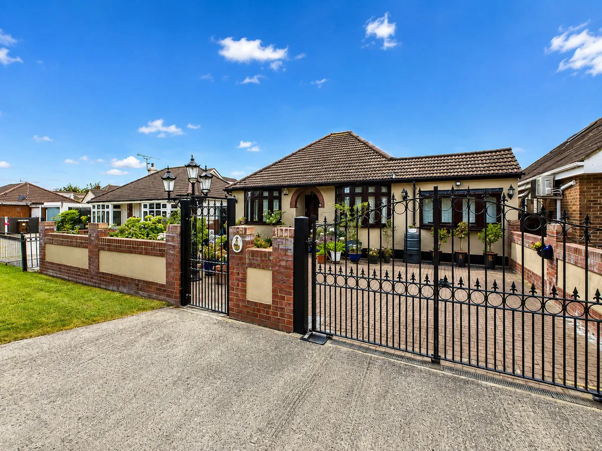 3 bed house for sale, Hawthorn Road, Canvey Island, SS8